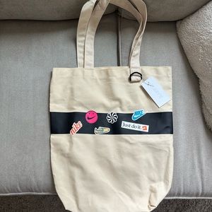Barry’s x Nike Heritage Tote